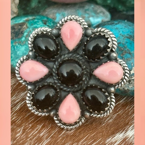 Black conch pink conch flower cluster sterling silver southwestern Ring - Picture 1 of 6